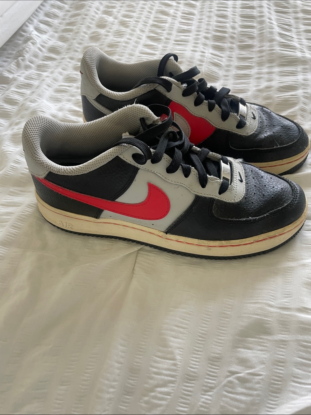 Nike Low-Top Sneakers - Black, White & Red Swoosh